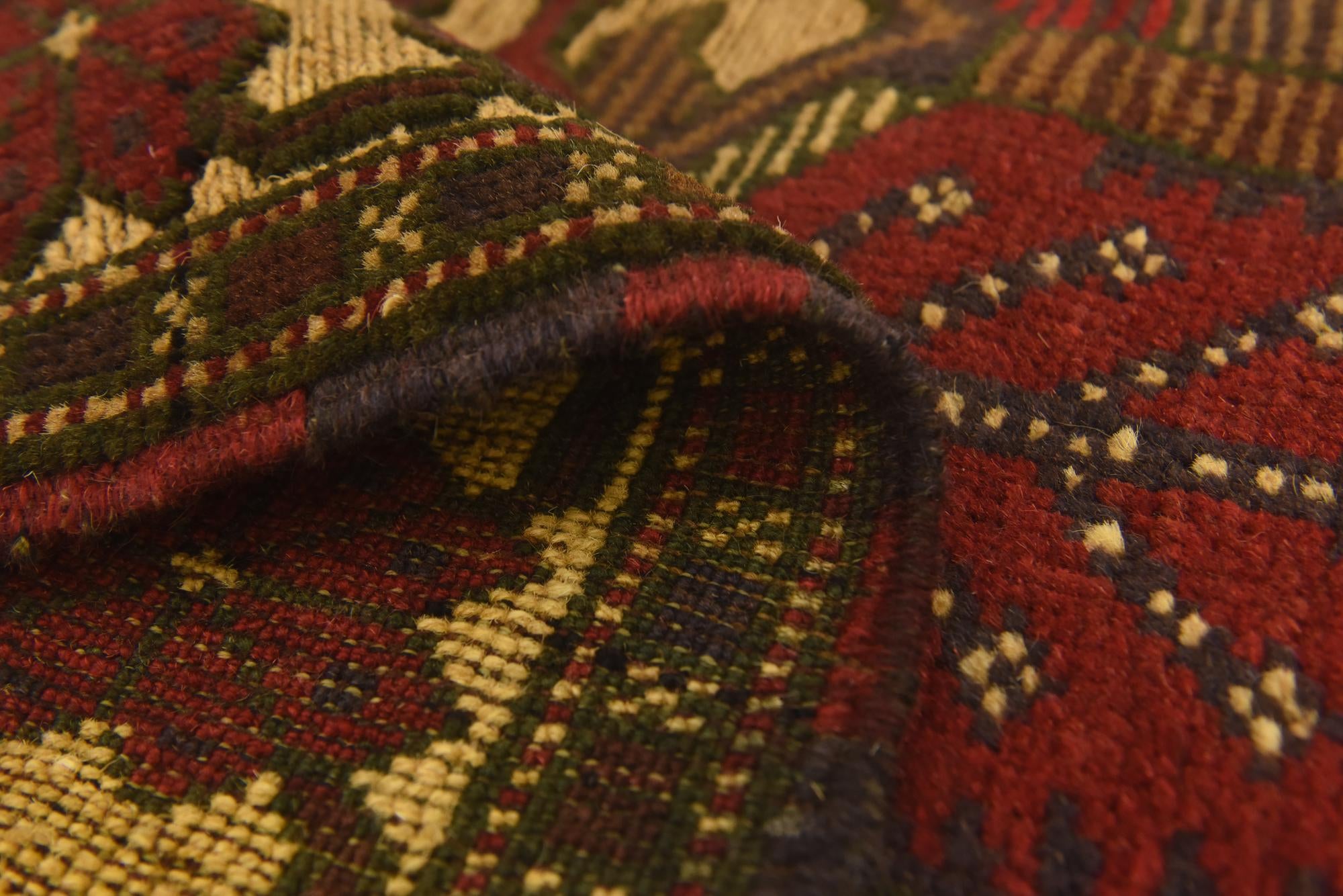 2' 10 x 4' 8 Hand Knotted Sumak Wool Rug