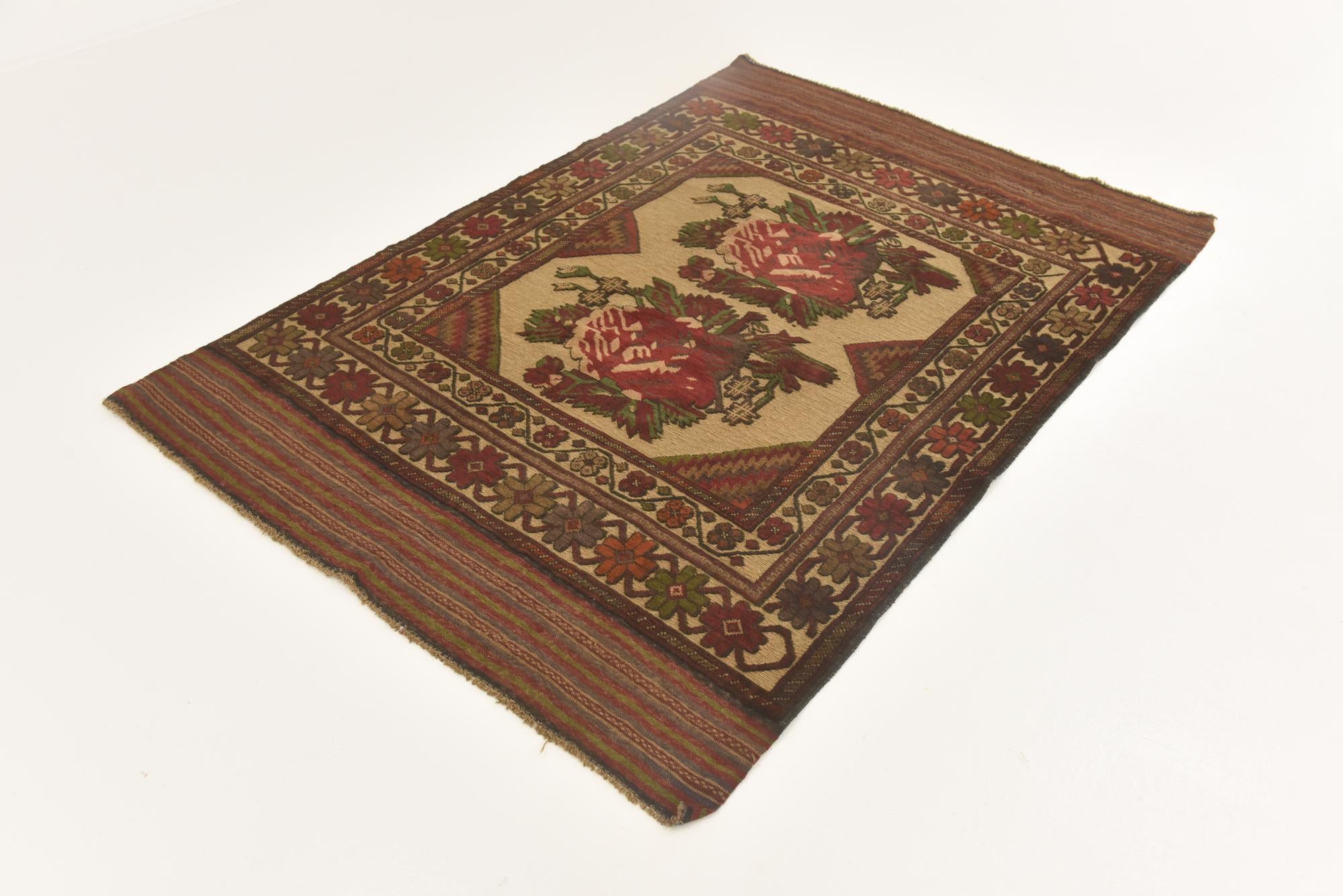 4' 2 x 6' Hand Knotted Sumak Wool Rug