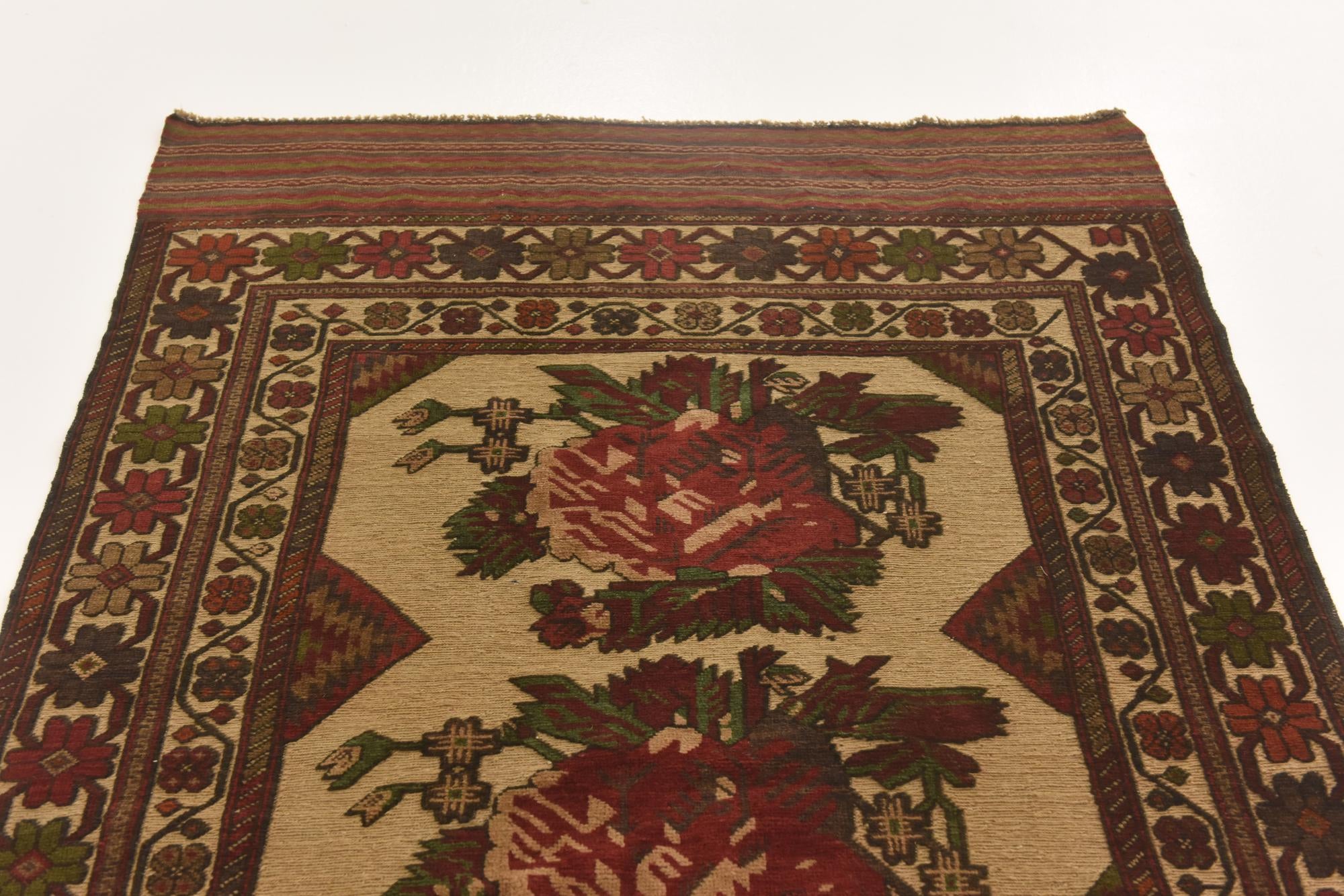 4' 2 x 6' Hand Knotted Sumak Wool Rug