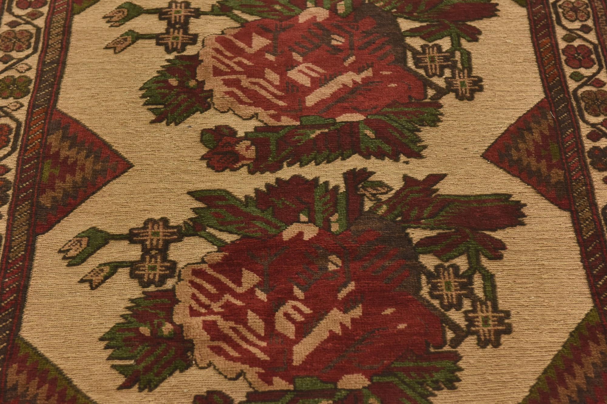 4' 2 x 6' Hand Knotted Sumak Wool Rug