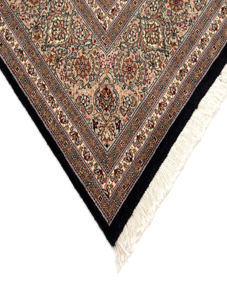 Detail image of 6' 9 x 10' 5 Tabriz Mahi Rug