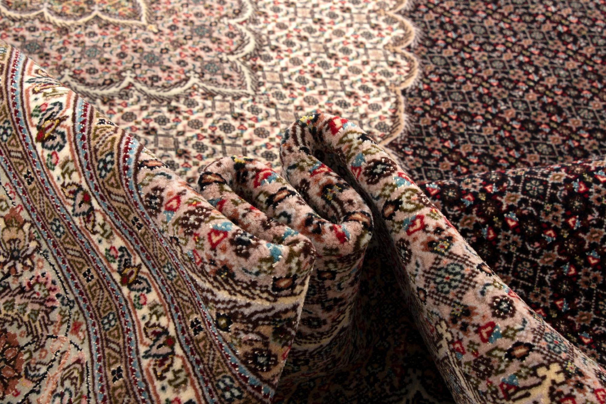 6' 9 x 10' 5 Tabriz Mahi Rug