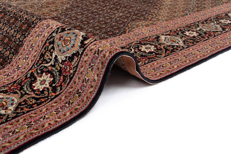 Detail image of 6' 8 x 9' 10 Tabriz Mahi Rug