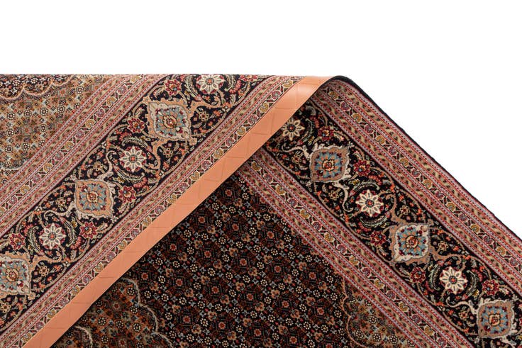 Detail image of 6' 8 x 9' 10 Tabriz Mahi Rug