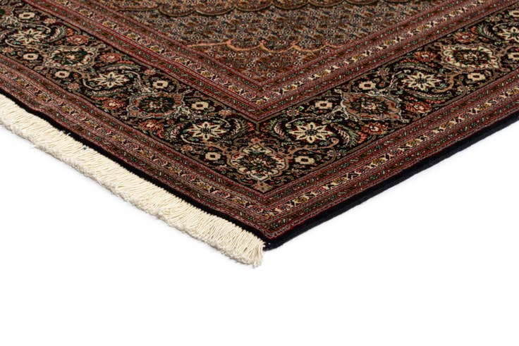 Detail image of 6' 8 x 10' Tabriz Mahi Rug