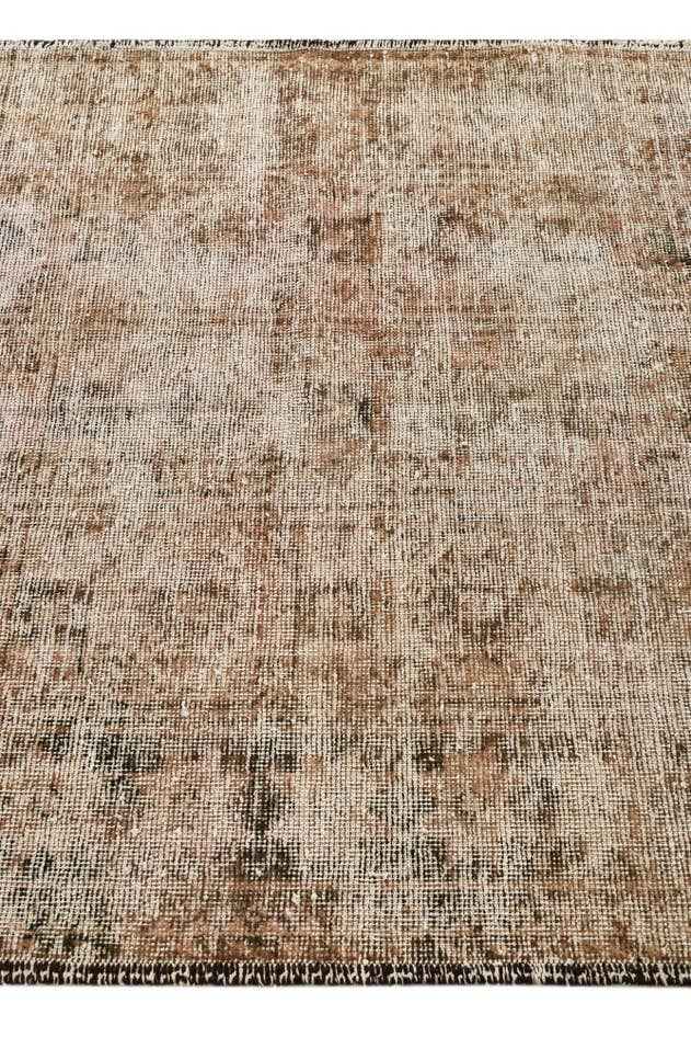 Detail image of 4' x 6' 6 Hand Knotted Ultra Vintage Persian Wool Rug
