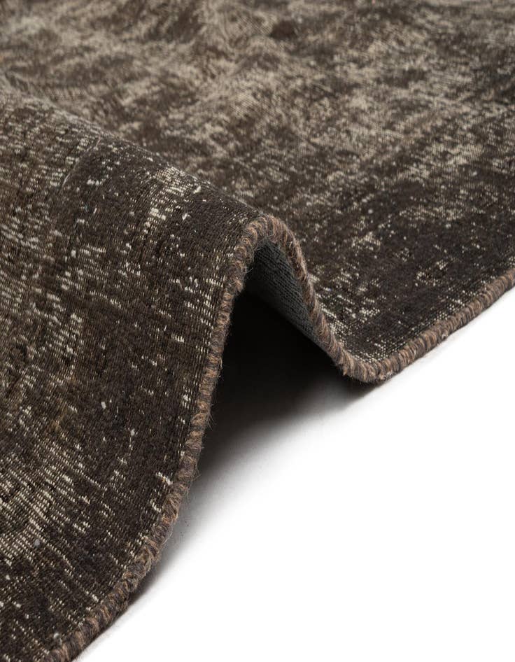 Detail image of 9' 2 x 12' 2 Vintage Royal Rug