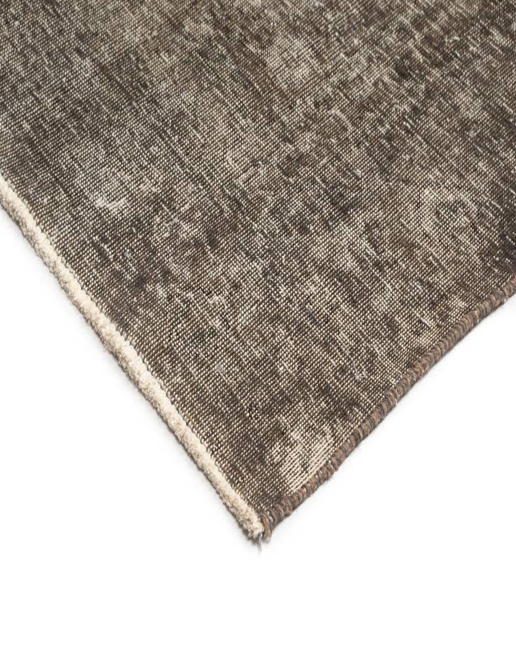 Detail image of 9' 2 x 12' 2 Vintage Royal Rug