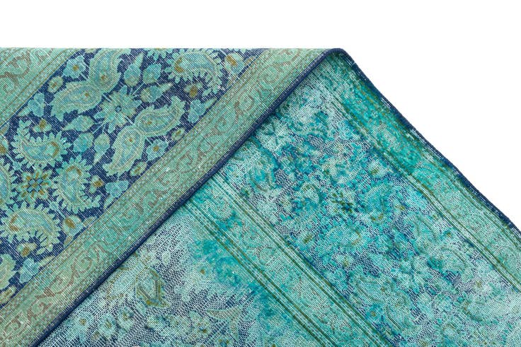 Detail image of 10' x 13' 5 Vintage Royal Wool Rug