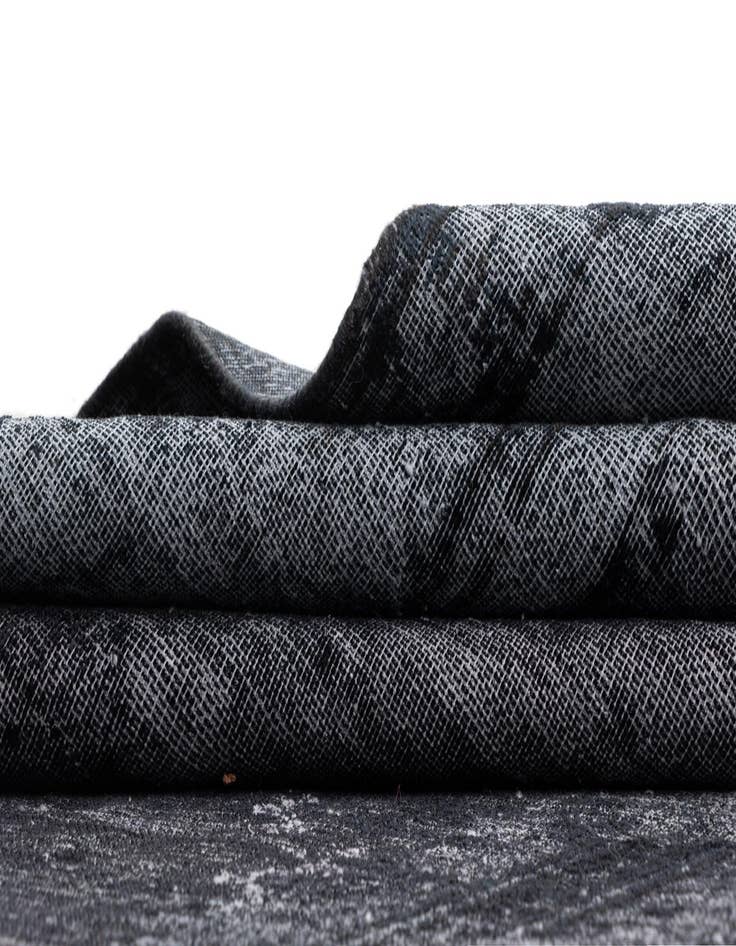 Detail image of 9' 4 x 13' 8 Vintage Royal Wool Rug