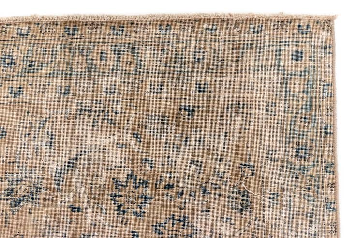 Detail image of 8' x 12' 2 Vintage Royal Wool Rug