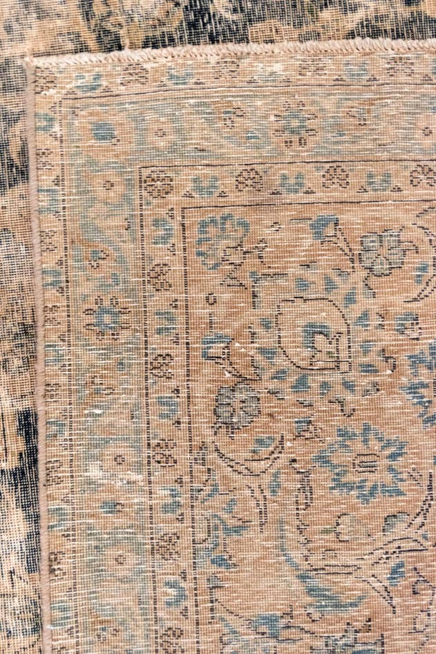 Detail image of 8' x 12' 2 Vintage Royal Wool Rug