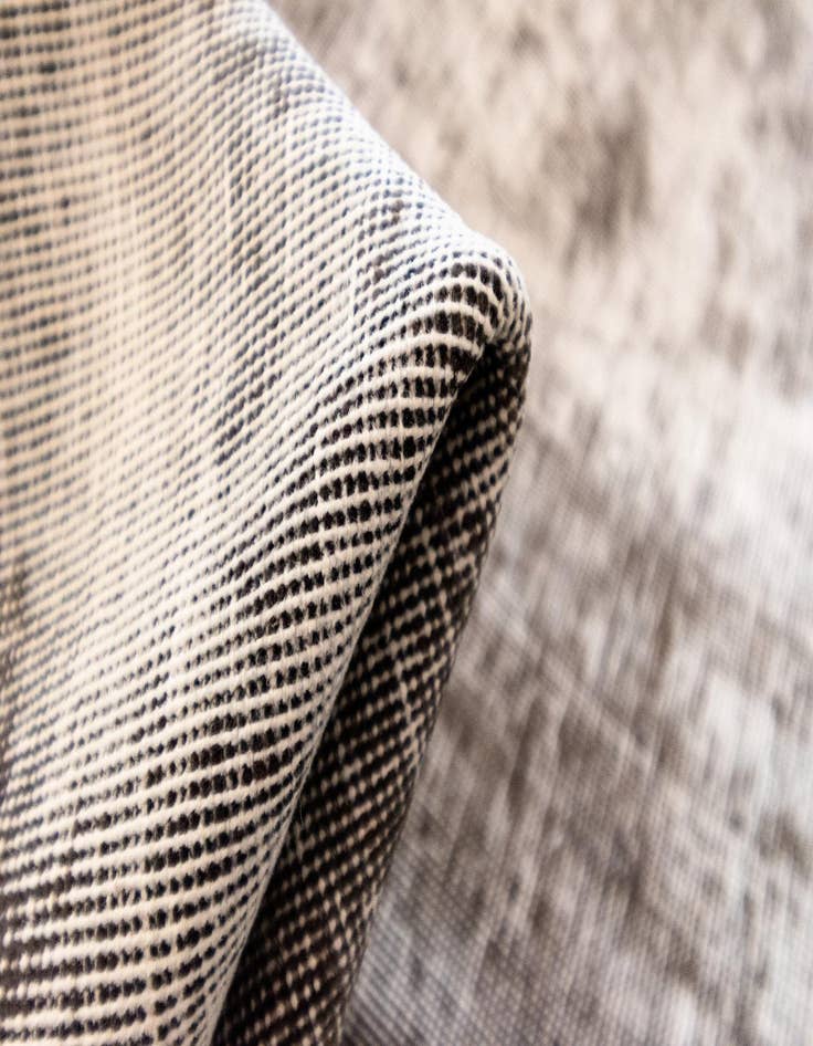 Detail image of 9' 8 x 11' 11 Vintage Royal Wool Rug