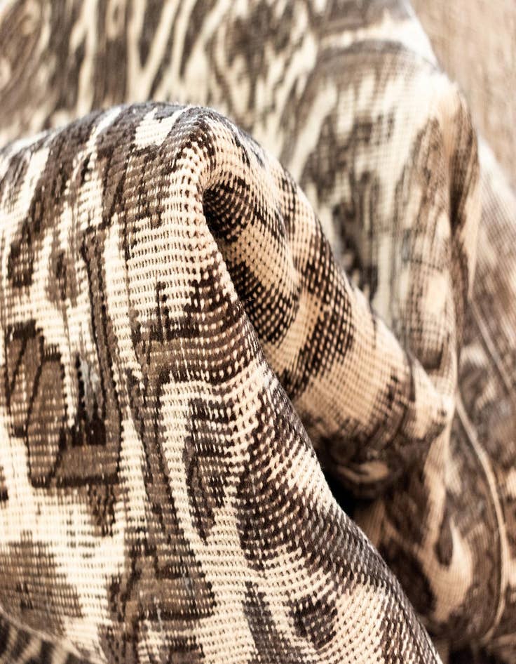 Detail image of 6' 4 x 9' 8 Vintage Royal Wool Rug