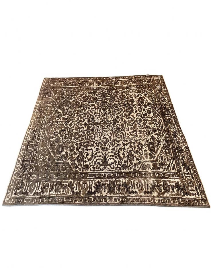 Detail image of 6' 4 x 9' 8 Vintage Royal Wool Rug