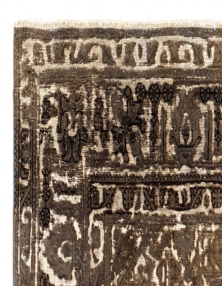 Detail image of 6' 4 x 9' 8 Vintage Royal Wool Rug