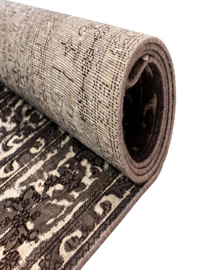 Detail image of 6' 4 x 9' 8 Vintage Royal Wool Rug