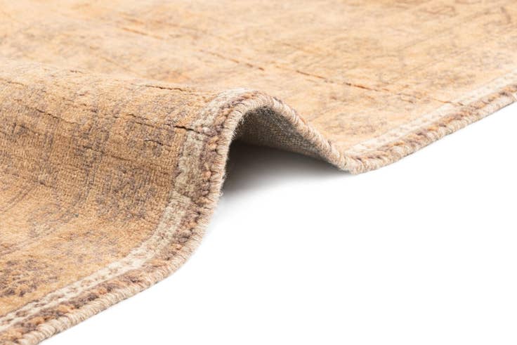 Detail image of 4' 3 x 6' 11 Vintage Royal Rug
