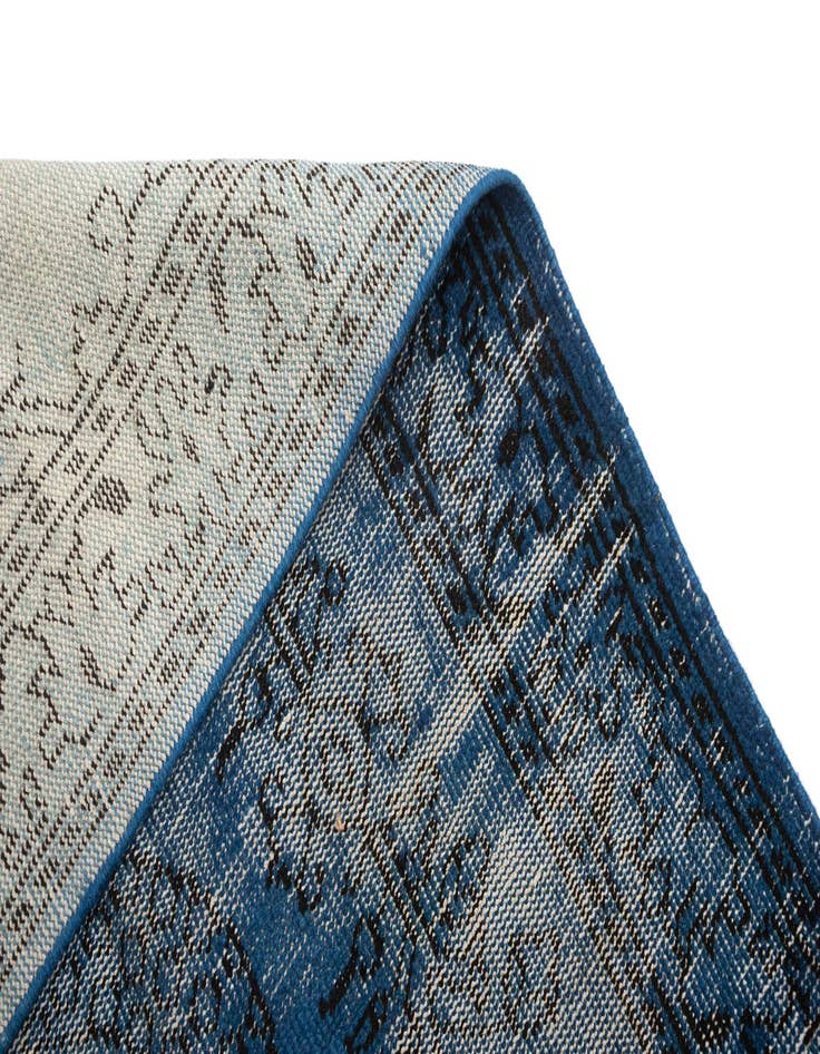 Detail image of 5' 10 x 9' 1 Vintage Rug