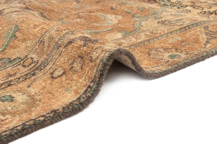 Detail image of 4' 2 x 5' 10 Vintage Rug