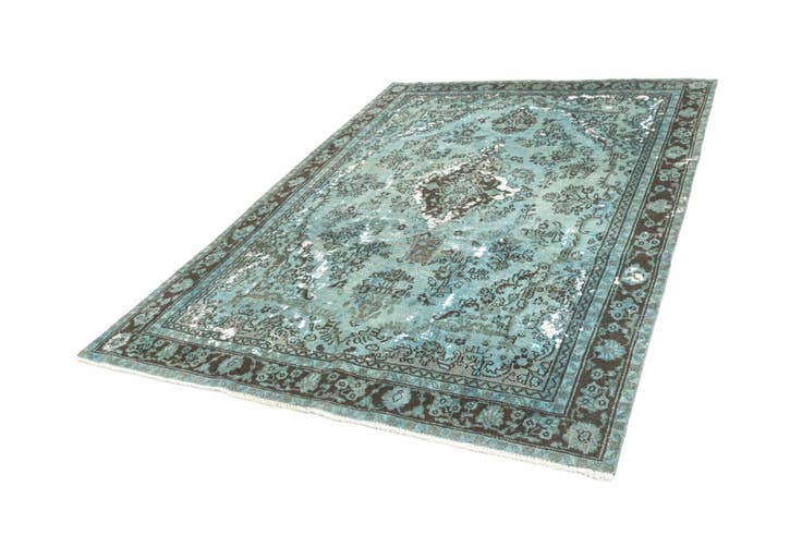 Detail image of 6' 7 x 9' 3 Vintage Rug