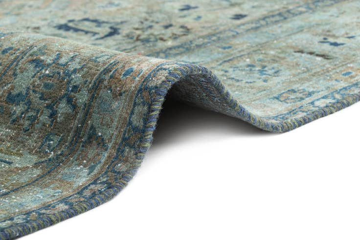 Detail image of 6' 2 x 10' Vintage Rug