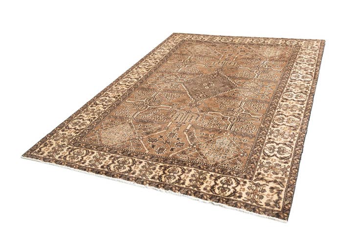 Detail image of 7' 7 x 10' 10 Vintage Rug