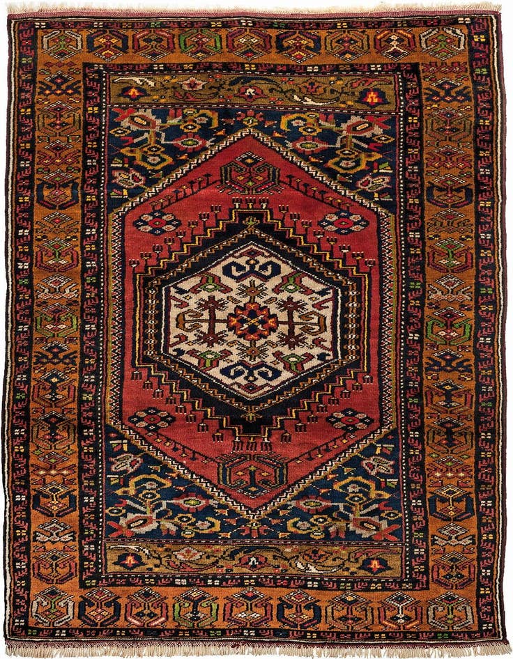 Detail image of 3' 3 x 6' Yahyali Rug