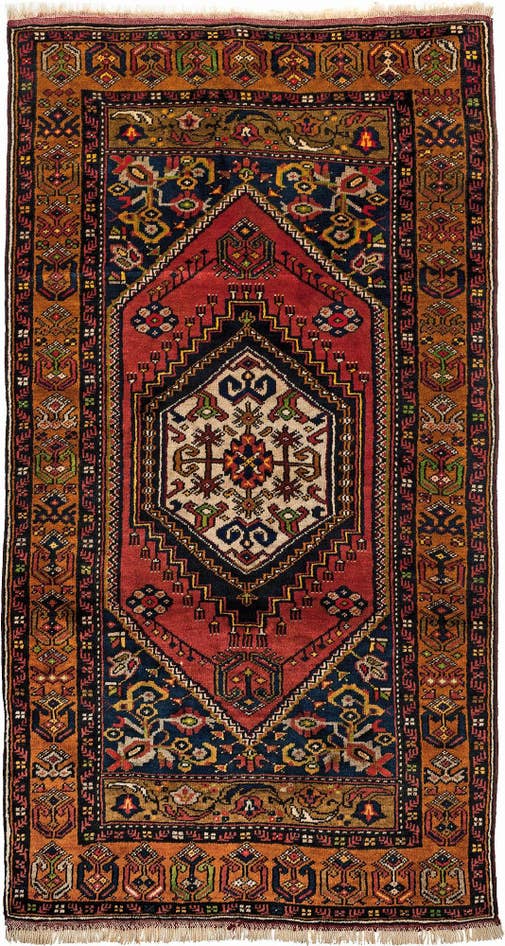 Detail image of 3' 3 x 6' Yahyali Rug