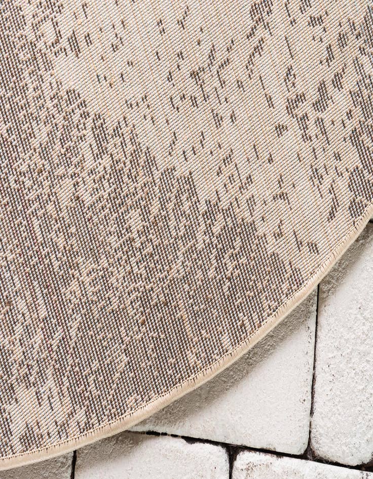 Detail image of 8' x 8' Charlestown Round Rug