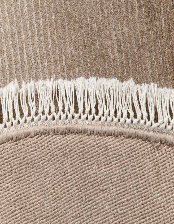 Detail image of 6' 6 x 6' 6  Hand Knotted Darya Wool Round Rug