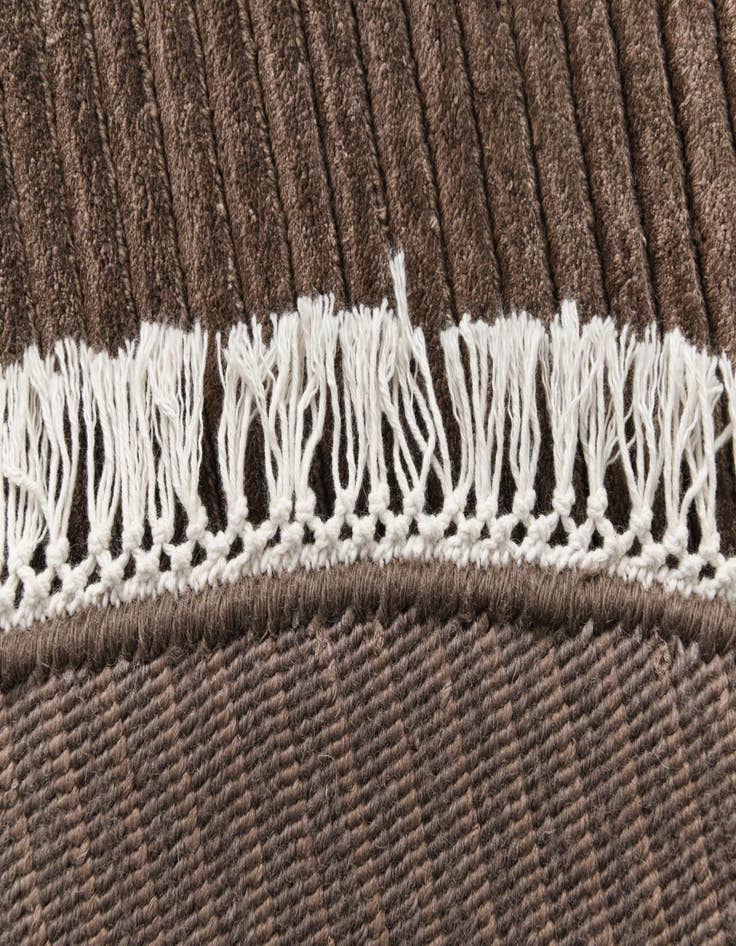 Detail image of 4' 10 x 4' 10  Hand Knotted Darya Wool Round Rug