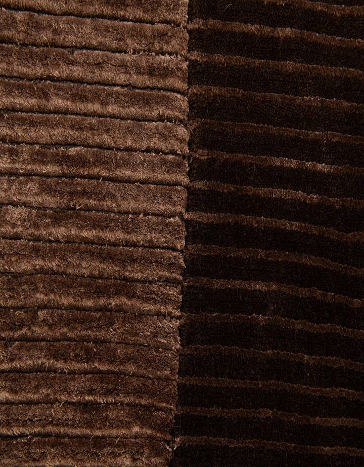 Detail image of 6' 7 x 6' 7  Hand Knotted Darya Wool Round Rug