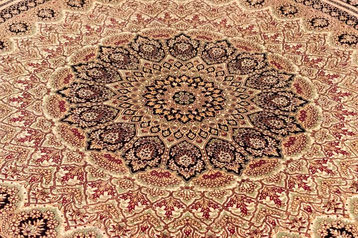 200cm x 200cm Ghom Silk Round Rug