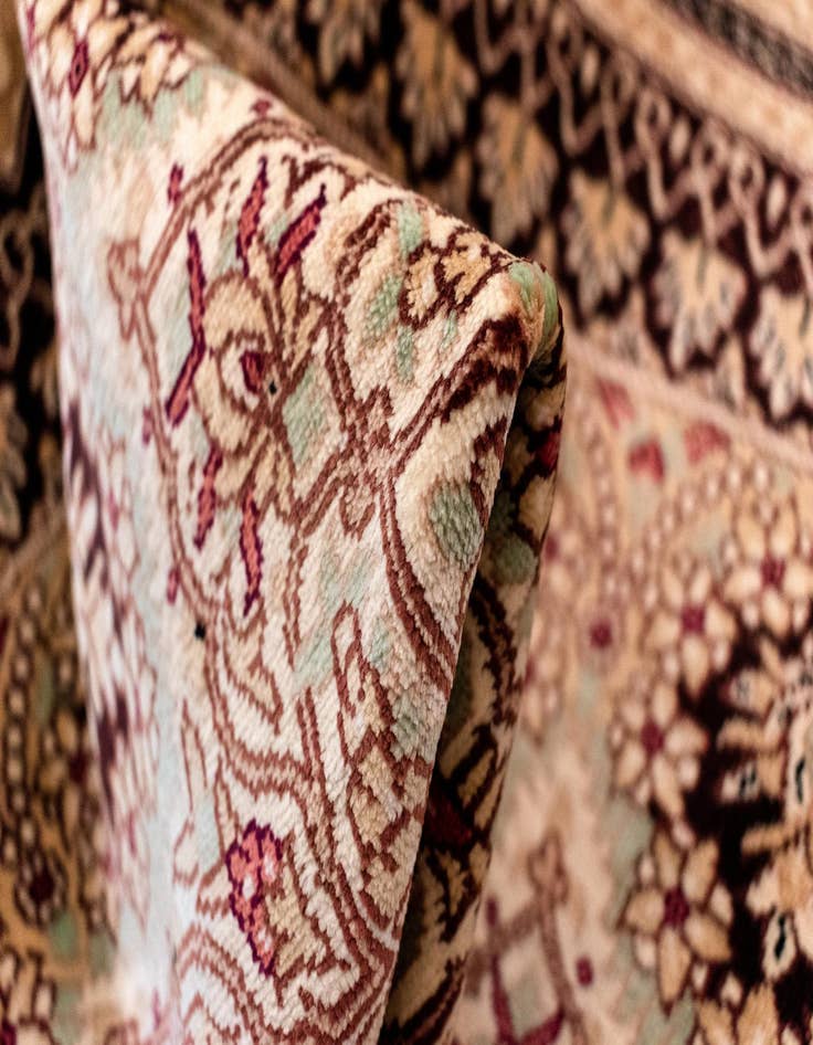 Detail image of 6' 6 x 6' 6 Ghom Silk Round Rug