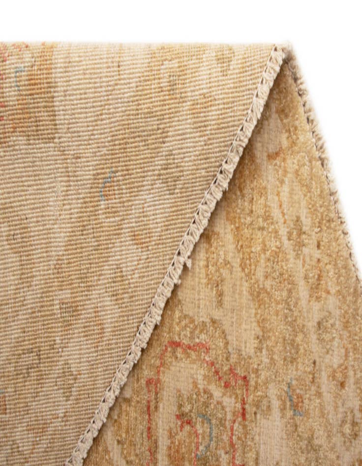 Detail image of 9' 6 x 9' 6 Kaizar Wool Round Rug