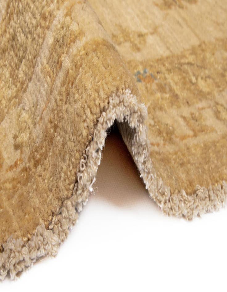 Detail image of 9' 6 x 9' 6 Kaizar Wool Round Rug