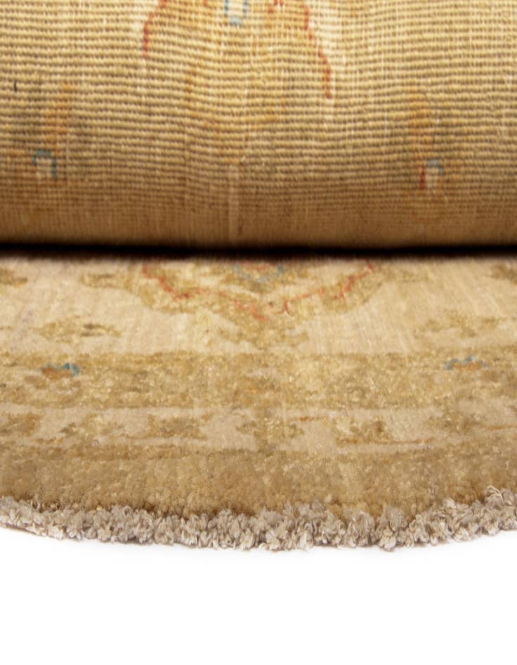 Detail image of 9' 6 x 9' 6 Kaizar Wool Round Rug