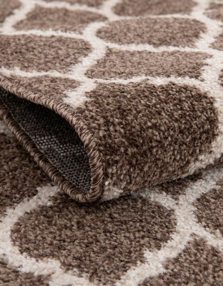 Detail image of 7' 10 x 7' 10 Lattice Round Rug