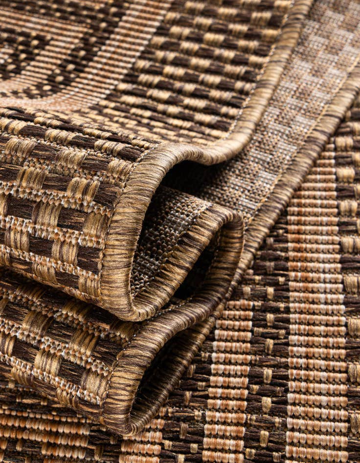 Detail image of 6' x 6'  Washable Border Indoor / Outdoor Round Rug