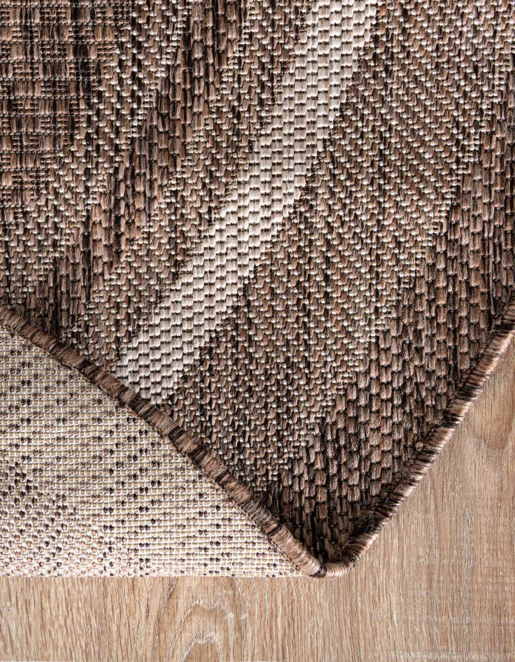 Detail image of 13' x 13' Easy-Clean Border Indoor / Outdoor Round Rug