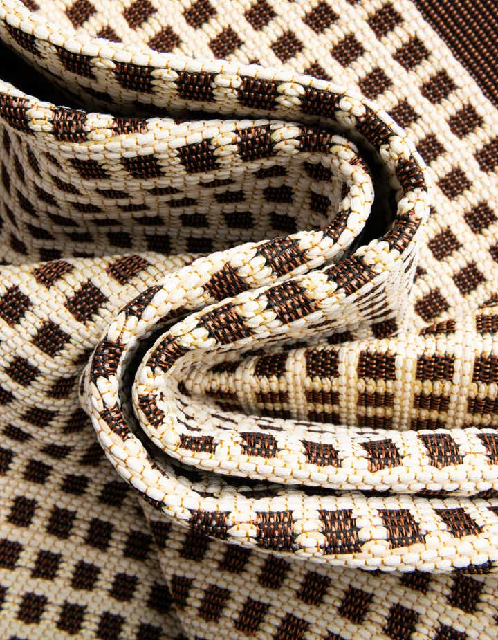 7' 10 x 7' 10 Easy-Clean Border Indoor / Outdoor Round Rug