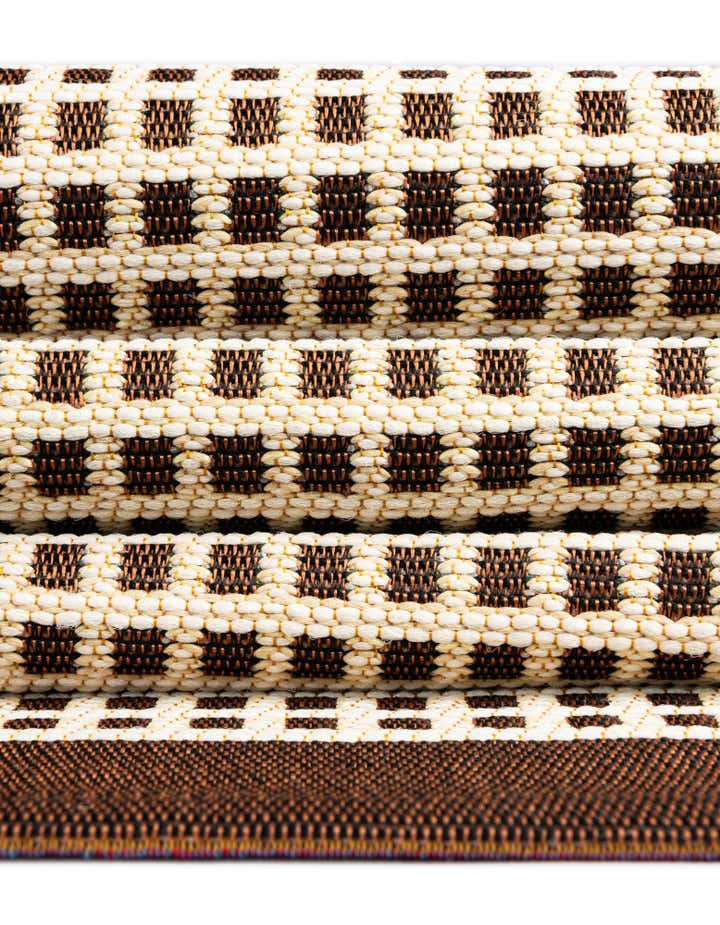 7' 10 x 7' 10 Easy-Clean Border Indoor / Outdoor Round Rug