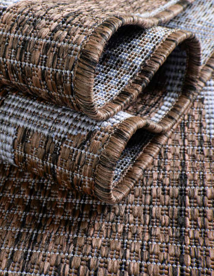 10' 8 x 10' 8 Easy-Clean Lattice Indoor / Outdoor Round Rug