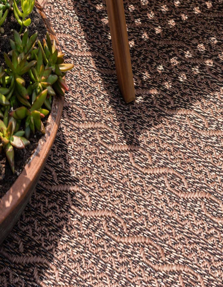 Detail image of 6' x 6'  Washable Modern Indoor / Outdoor Round Rug