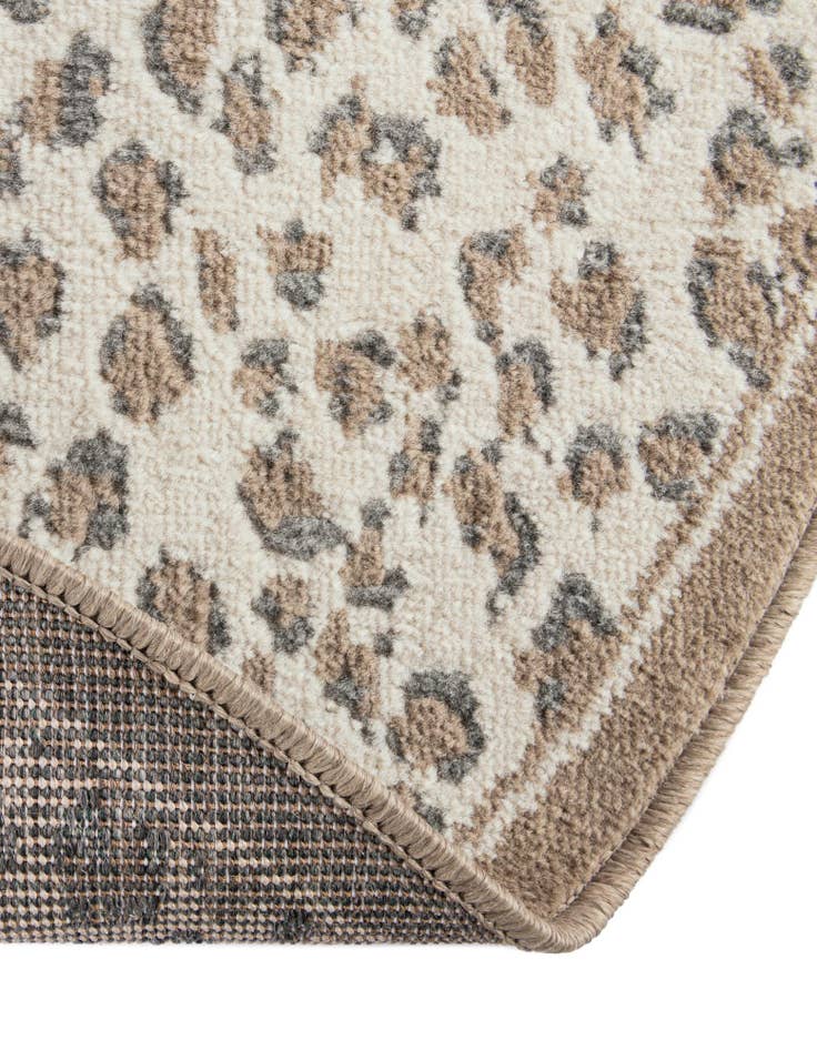 Detail image of 10' x 10' Savannah Round Rug