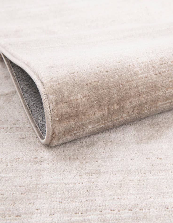 Detail image of 5' 3 x 5' 3 Uptown Madison Avenue Round Rug