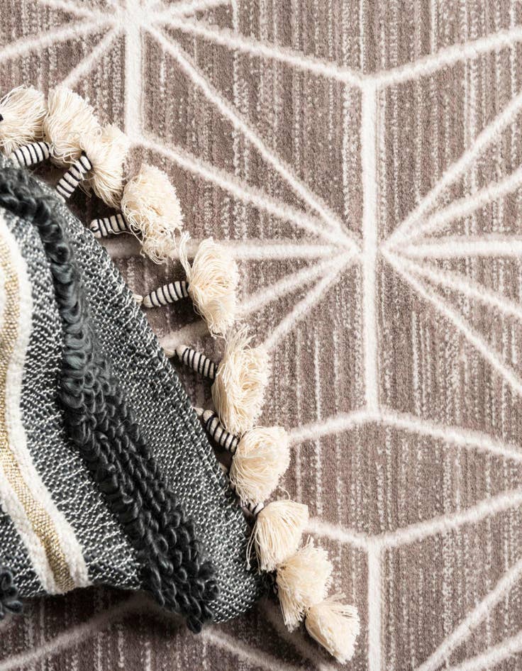 Detail image of 3' 3 x 3' 3 Uptown Fifth Avenue Round Rug