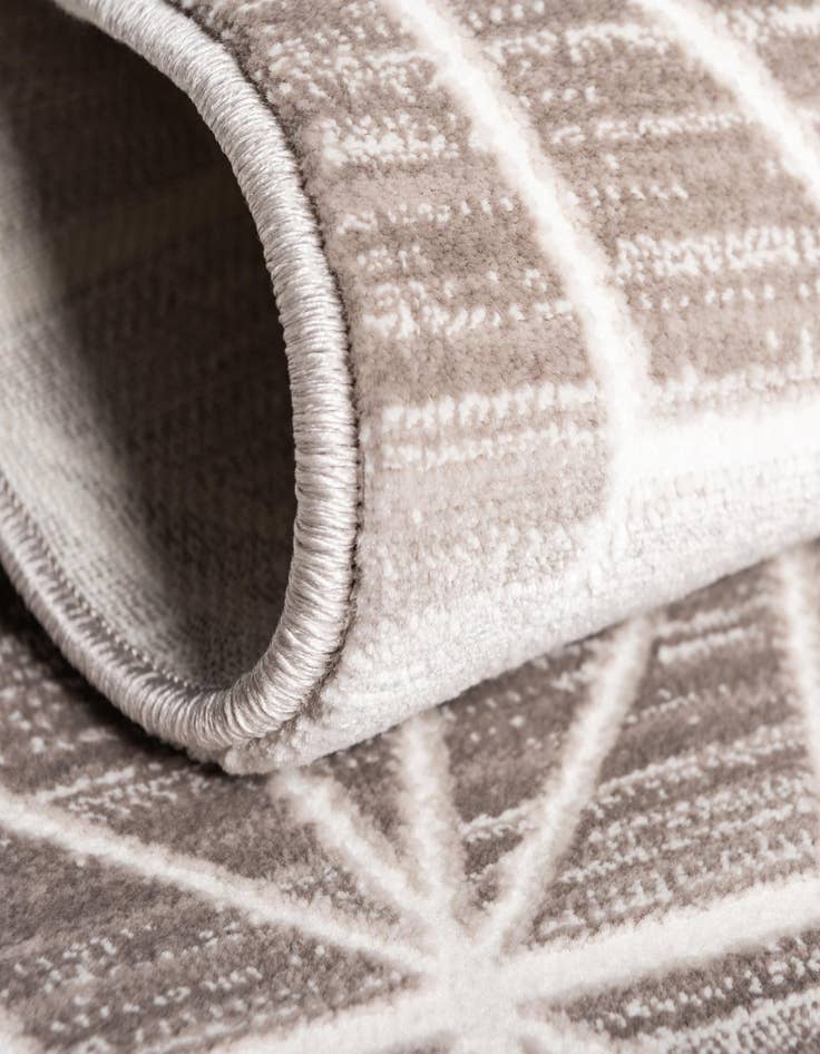 Detail image of 3' 3 x 3' 3 Uptown Fifth Avenue Round Rug