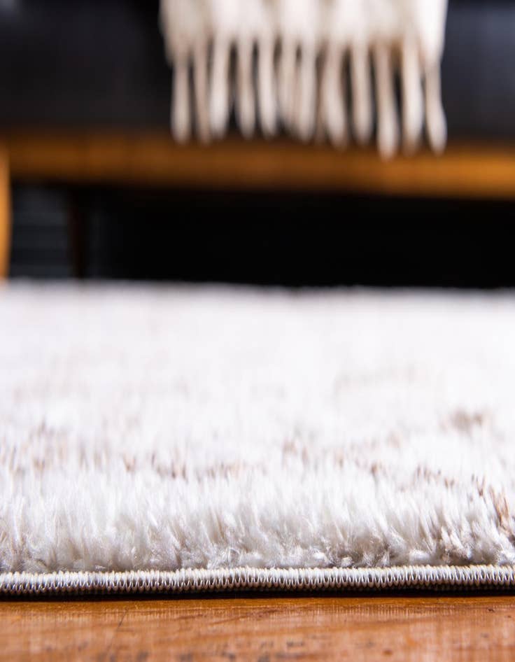 Detail image of 2' 4 x 6' Atlas Runner Rug